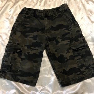 Boys Levi’s Camo Cargo shorts size 12